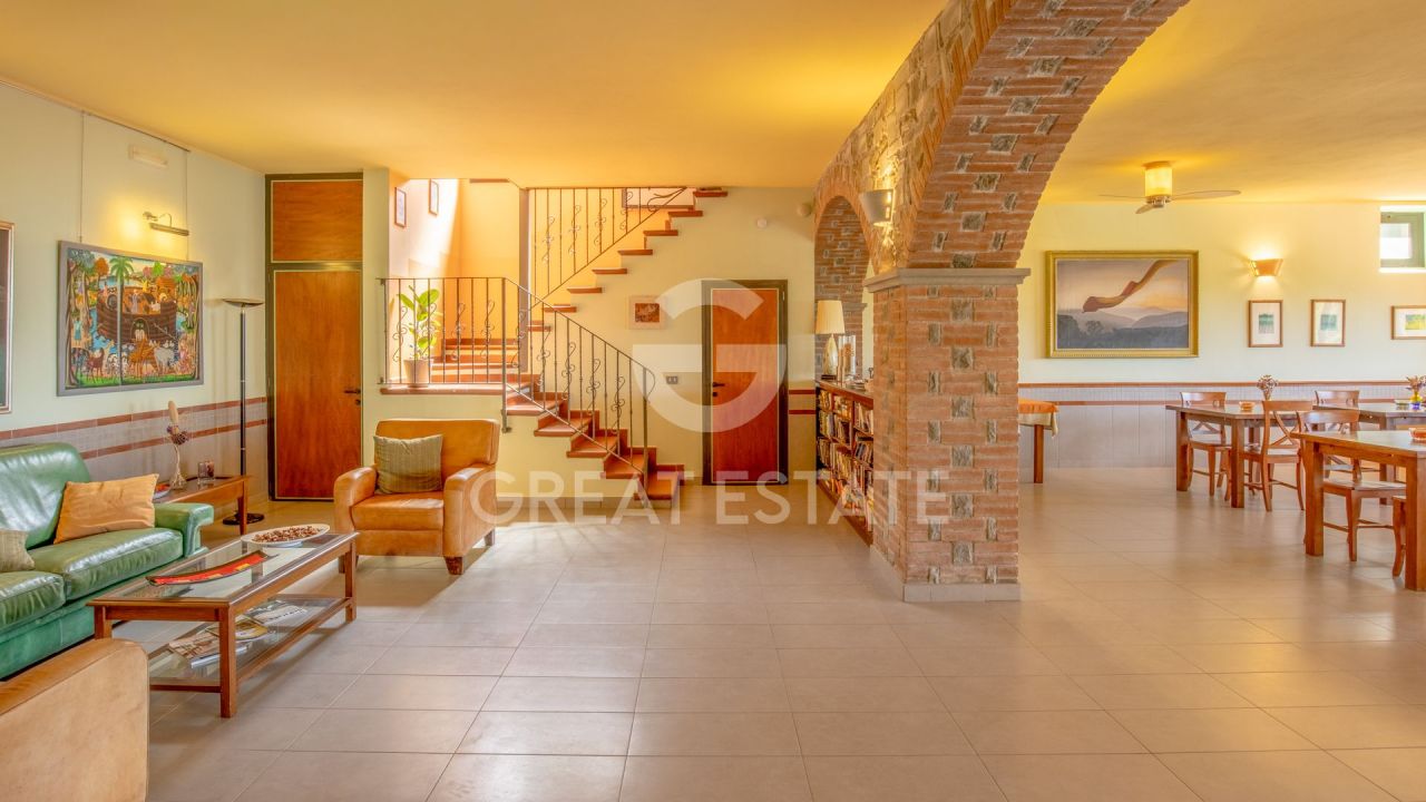 Вилла в Туоро-суль-Тразимено, Италия, 676.75 м² - фото 14