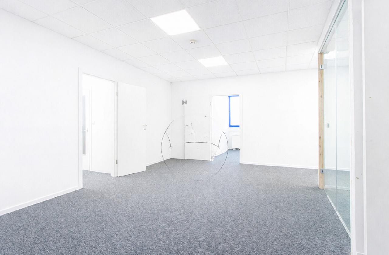 Офис в Любляне, Словения, 2 000 м² - фото 5