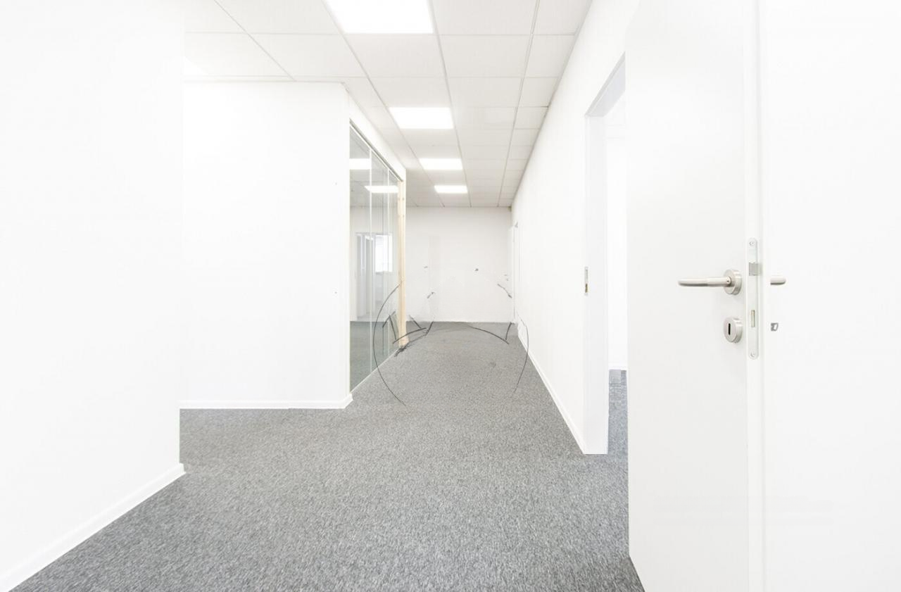 Офис в Любляне, Словения, 2 000 м² - фото 6