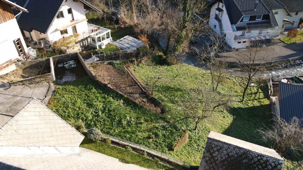 Земля в Есенице, Словения, 600 м² - фото 2
