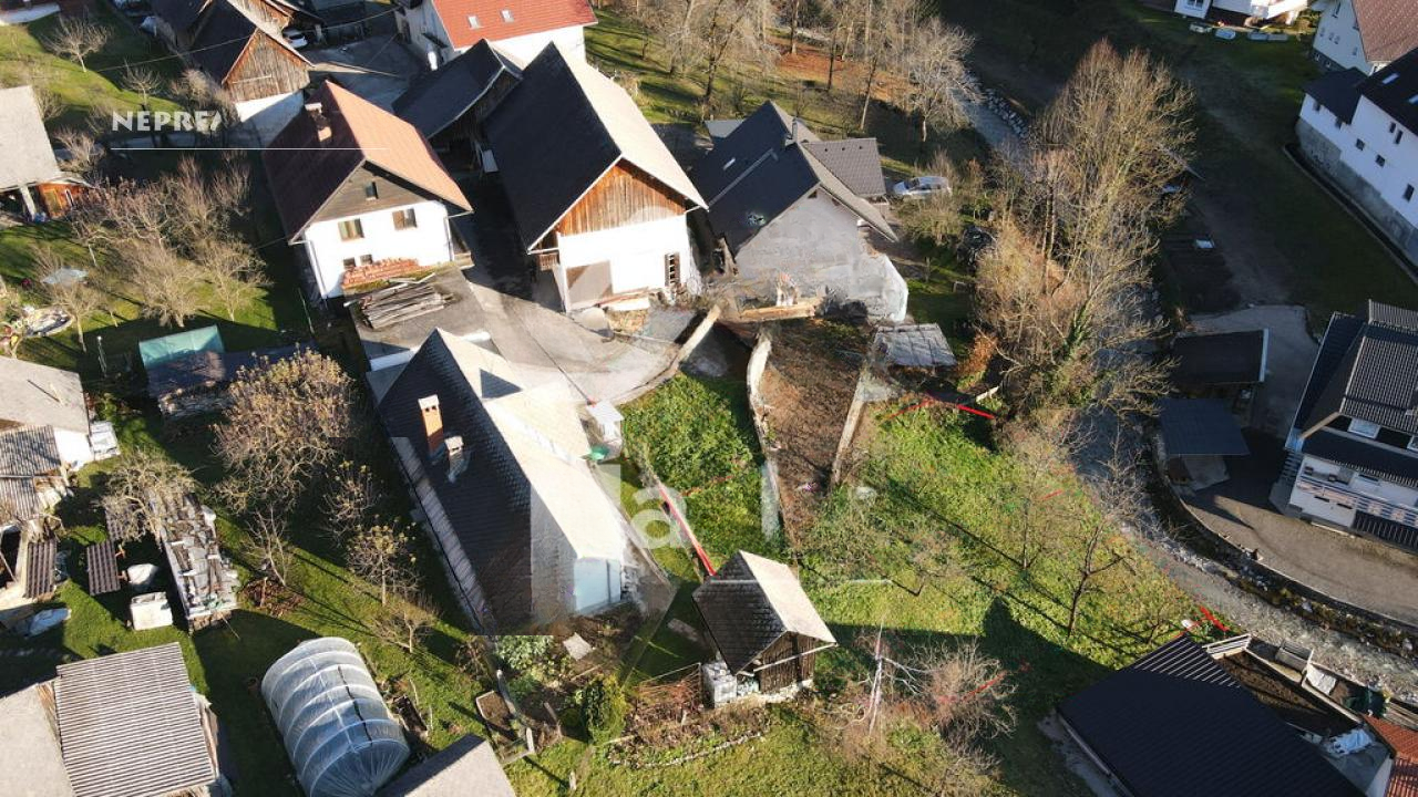 Земля в Есенице, Словения, 600 м² - фото 5