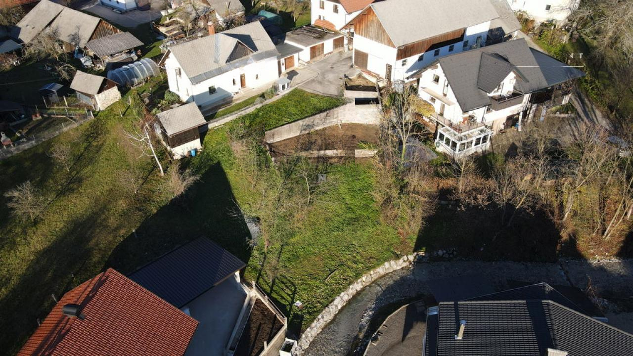 Земля в Есенице, Словения, 600 м² - фото 12