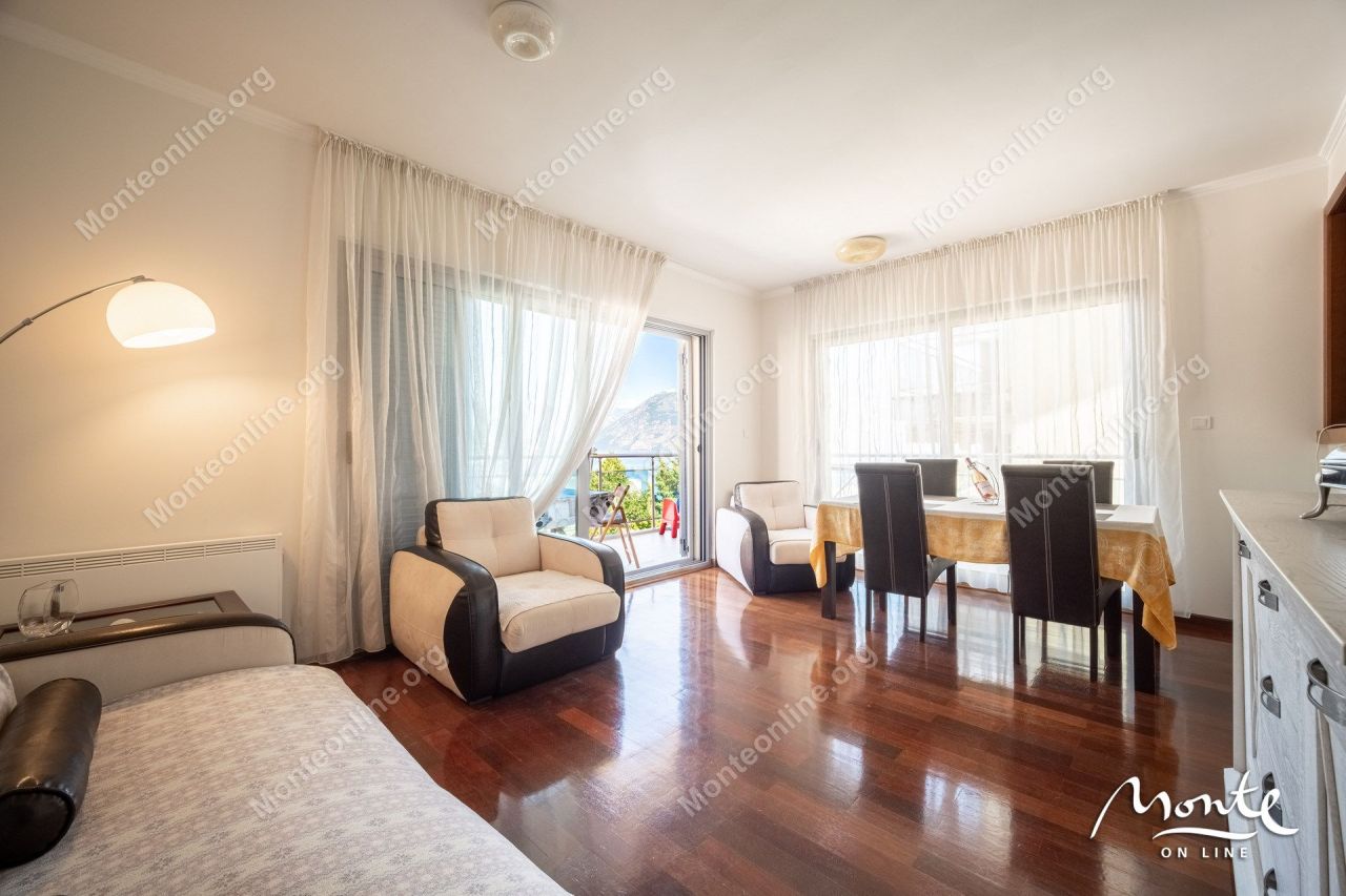 Апартаменты в Доброте, Черногория, 81 м² - фото 2