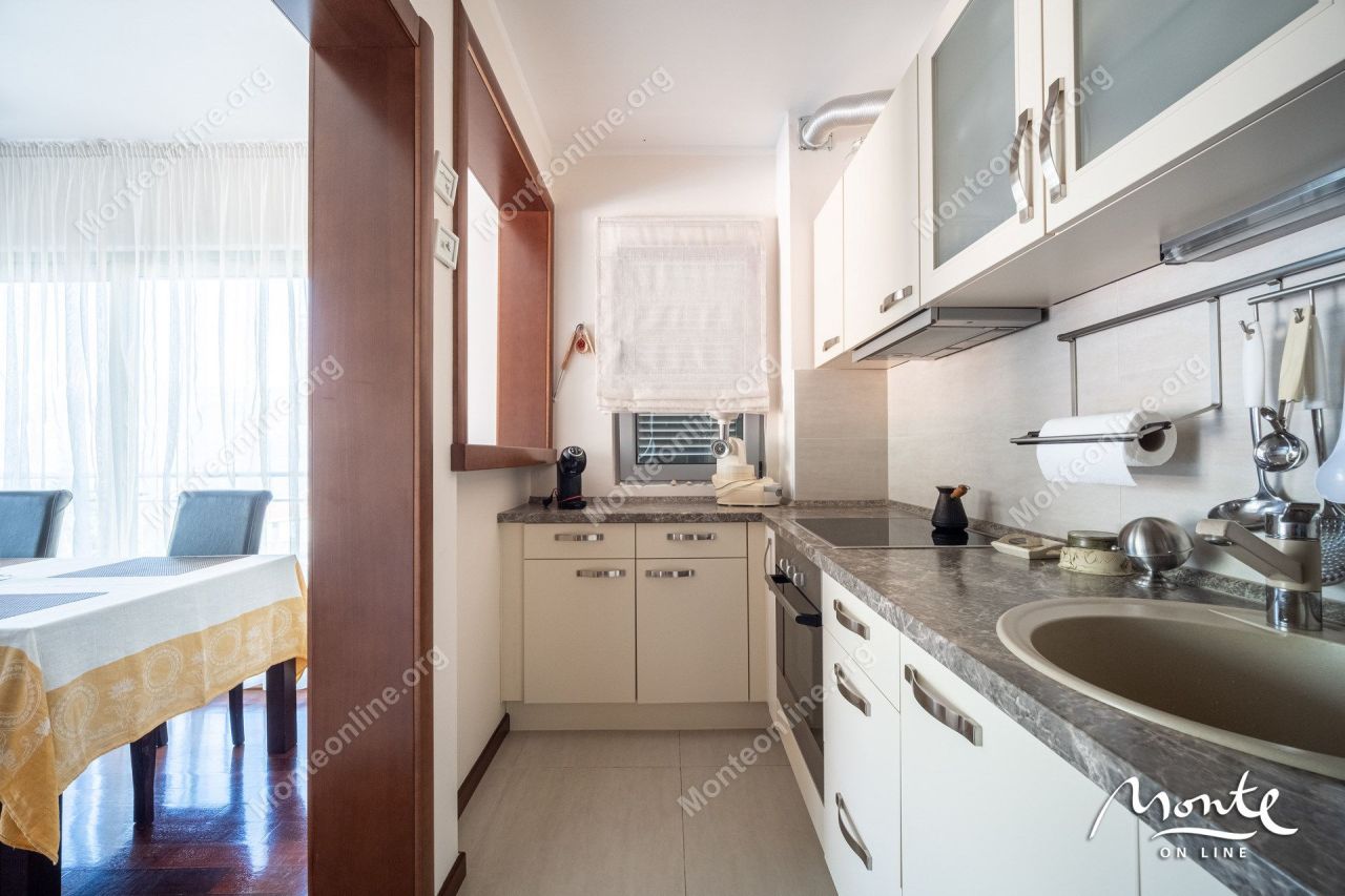 Апартаменты в Доброте, Черногория, 81 м² - фото 11