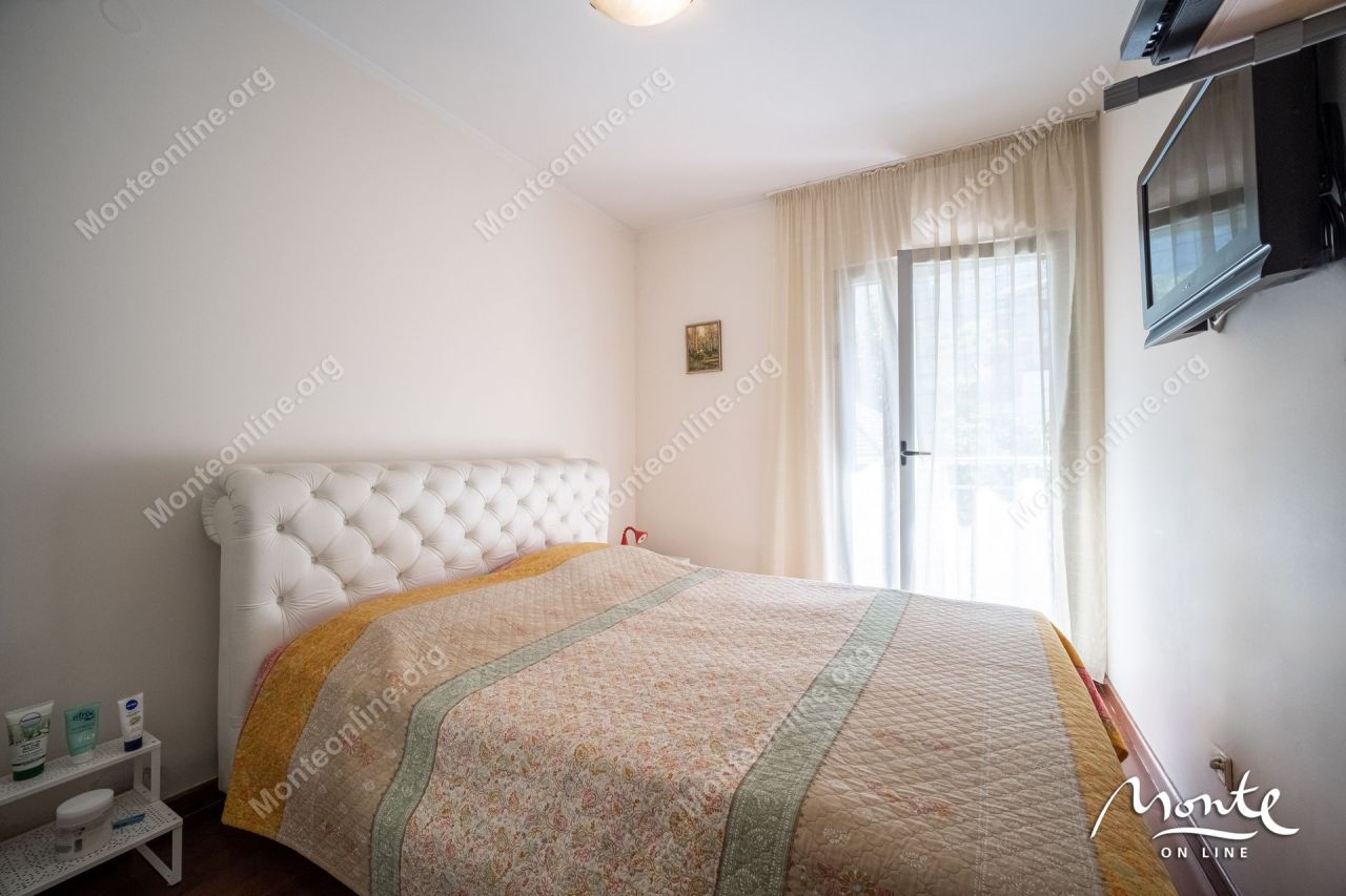 Апартаменты в Доброте, Черногория, 81 м² - фото 18