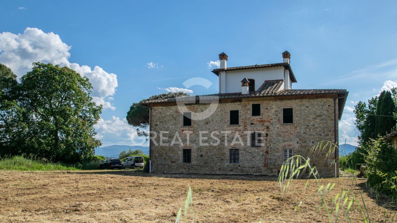 Дом в Реджелло, Италия, 809.4 м² - фото 1