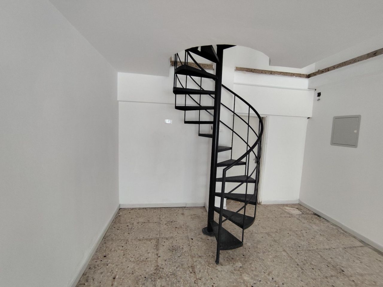 Магазин Agia Zoni, Кипр, 80 м² - фото 5
