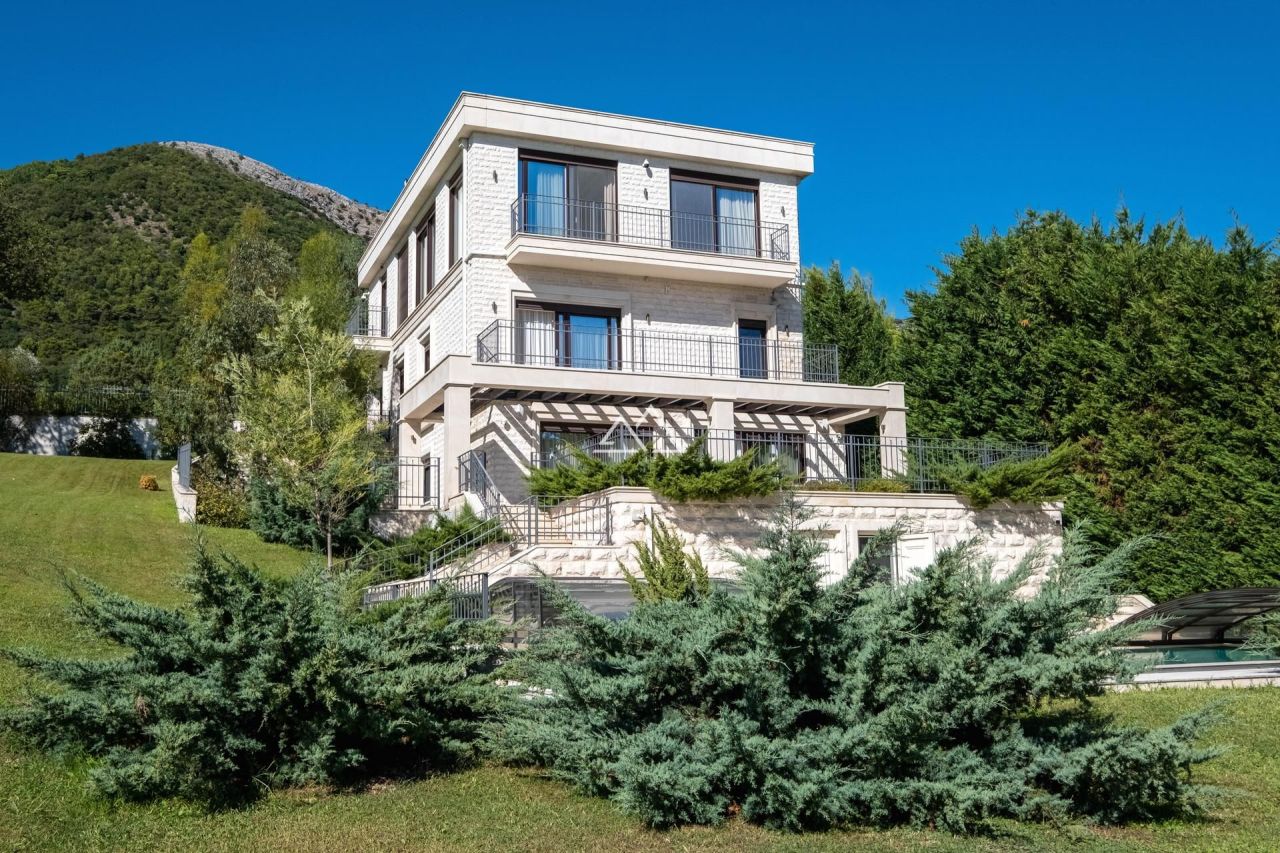 Вилла в Тивате, Черногория, 560 м² - фото 3