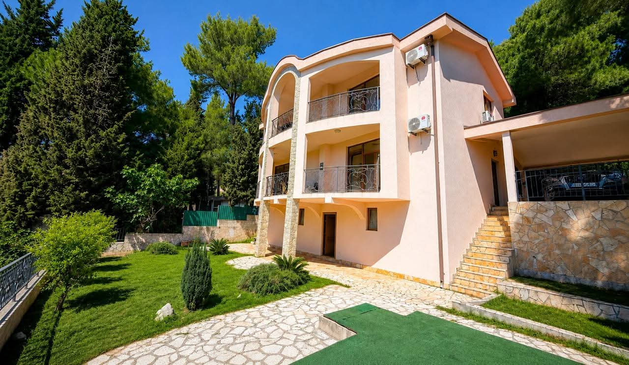 Вилла в Баре, Черногория, 240 м² - фото 2