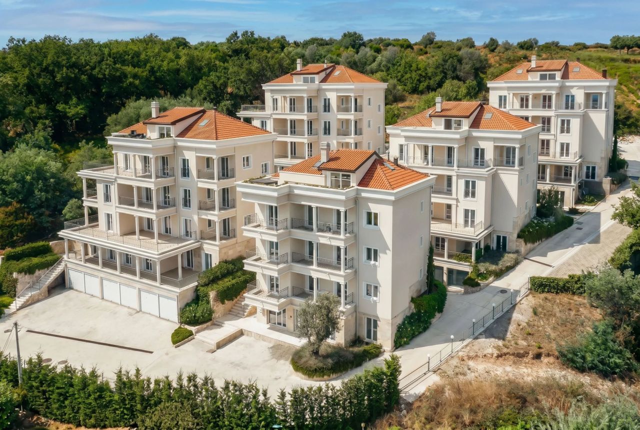 Пентхаус в Херцег-Нови, Черногория, 225.5 м² - фото 1