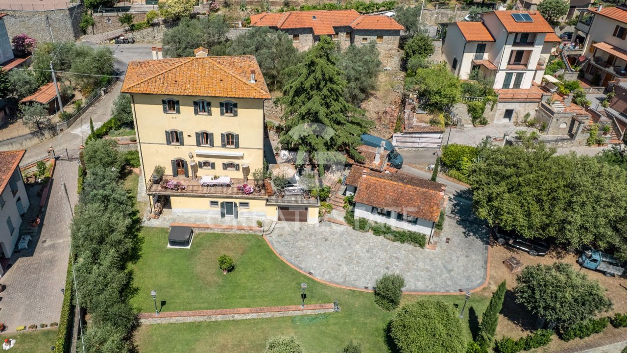 Вилла в Кастильон-Фиорентино, Италия, 474.5 м² - фото 2