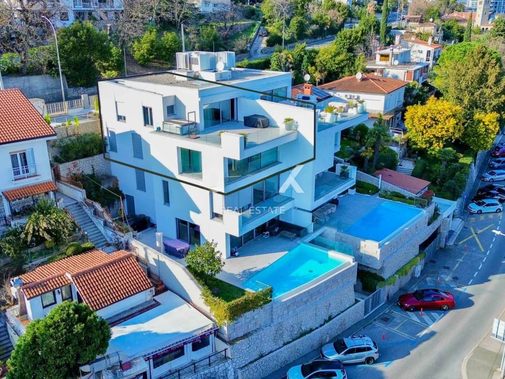 Квартира в Опатии, Хорватия, 400 м² - фото 1
