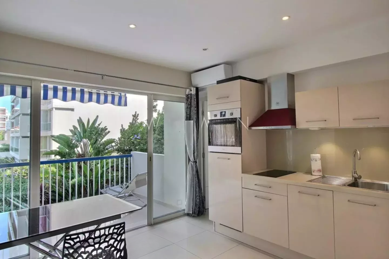 Квартира в Каннах, Франция, 30 м² - фото 1
