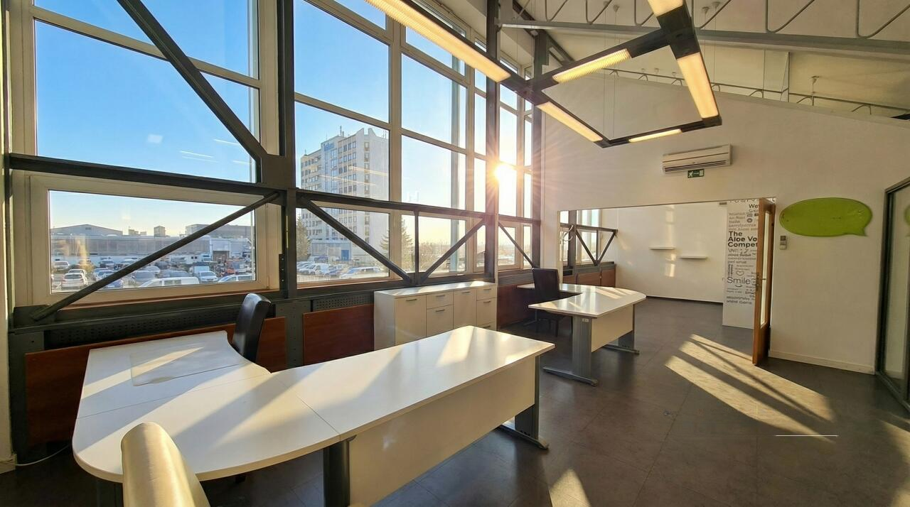 Офис в Любляне, Словения, 730 м² - фото 2