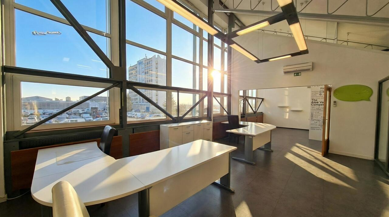 Офис в Любляне, Словения, 730 м² - фото 4