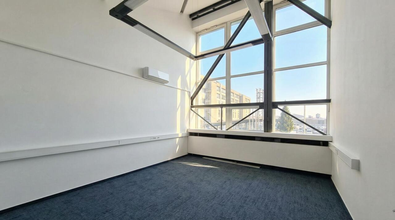 Офис в Любляне, Словения, 730 м² - фото 4