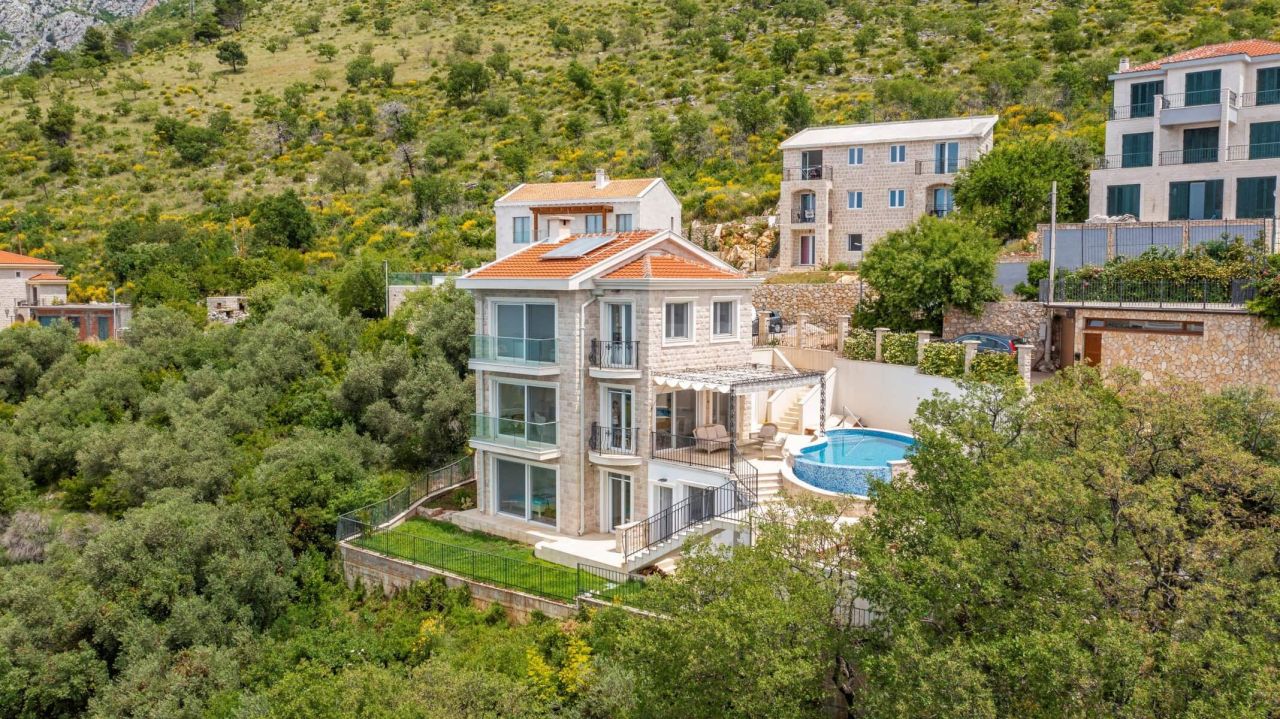 Вилла в Будве, Черногория, 270 м² - фото 1