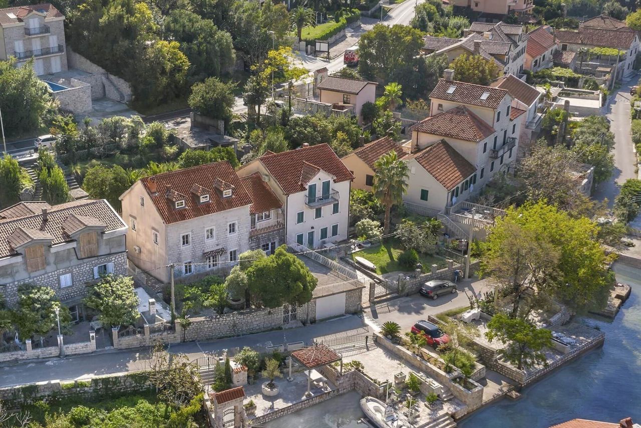 Вилла в Люте, Черногория, 181 м² - фото 1
