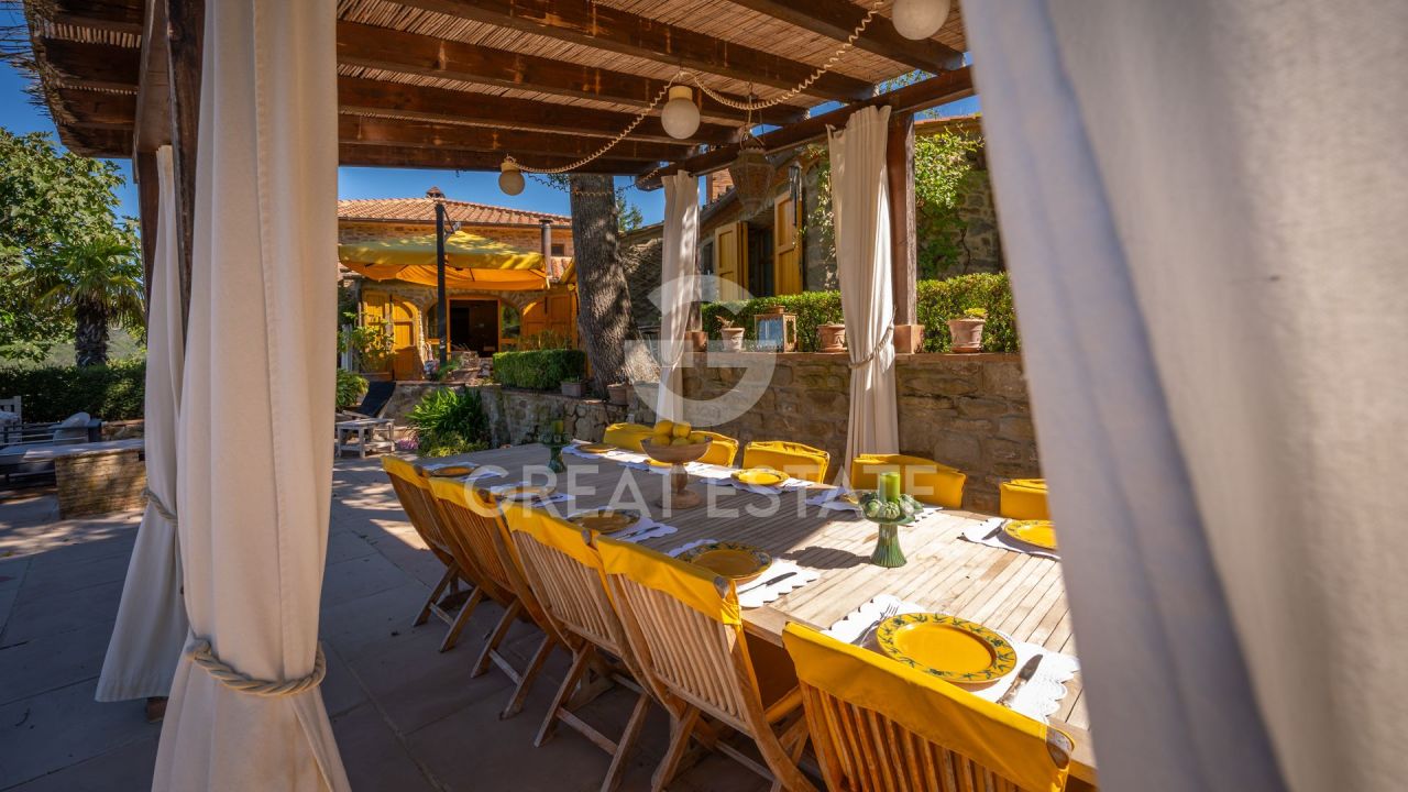 Дом в Кастильон-Фиорентино, Италия, 413 м² - фото 1