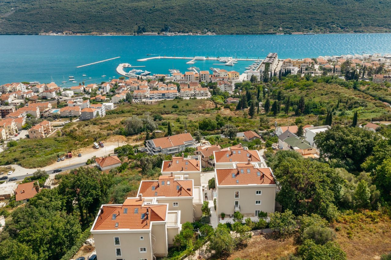 Квартира в Херцег-Нови, Черногория, 158.3 м² - фото 3