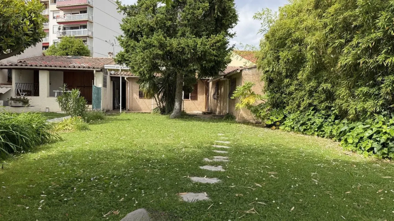 Квартира в Каннах, Франция, 76 м² - фото 1