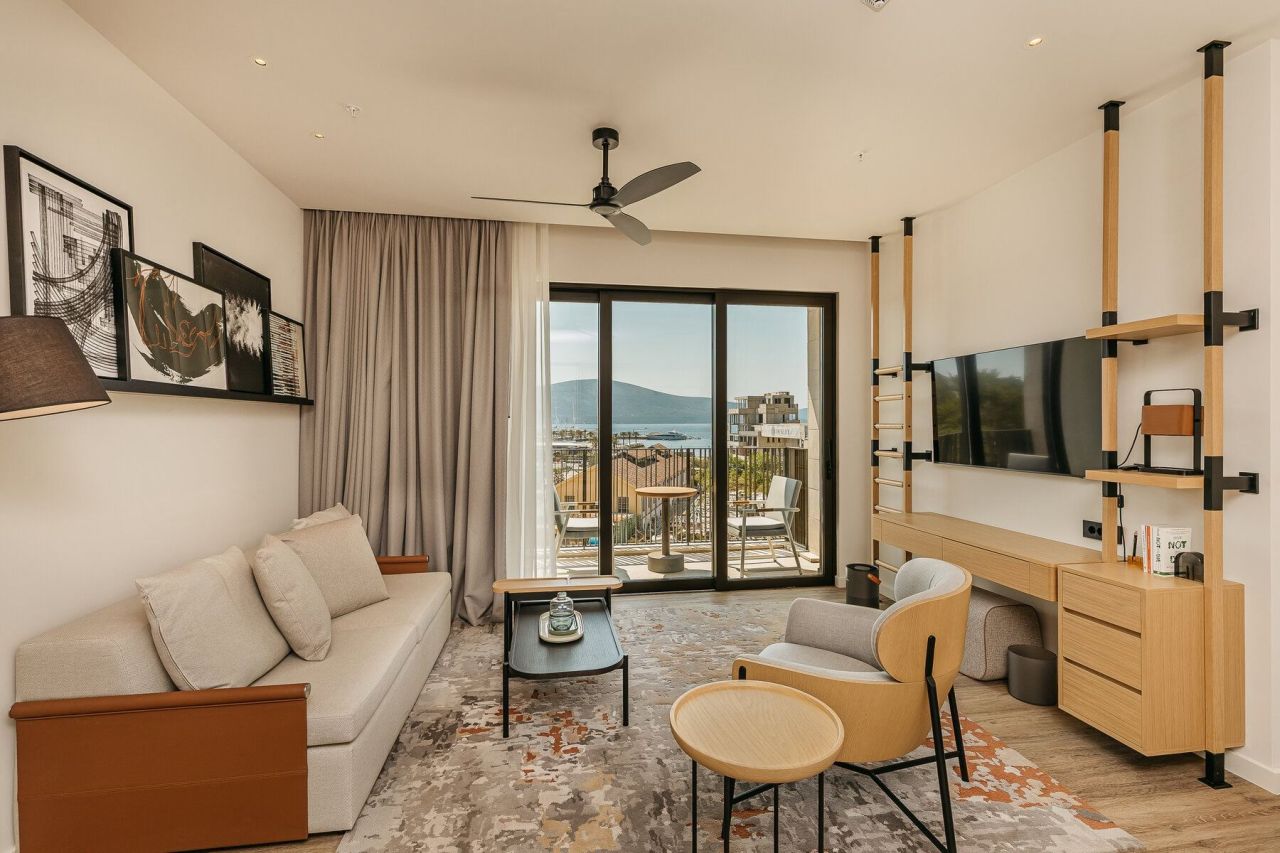 Апартаменты в Тивате, Черногория, 64 м² - фото 1
