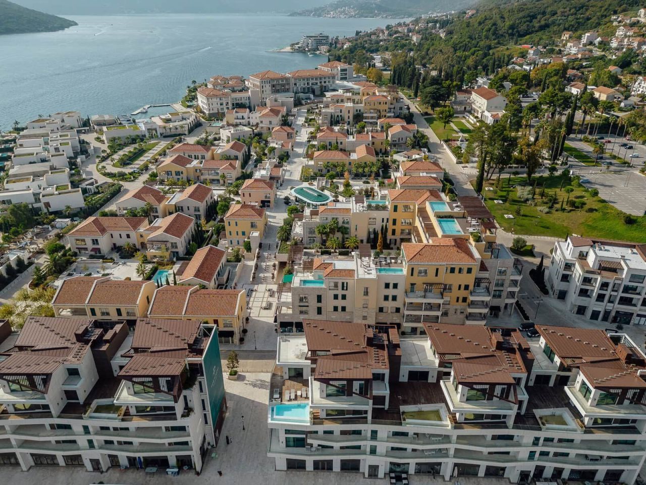 Апартаменты в Херцег-Нови, Черногория, 171 м² - фото 1