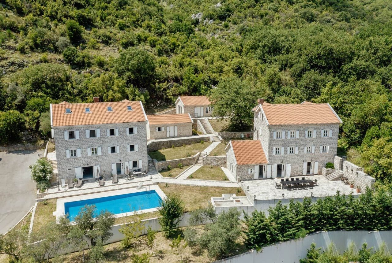 Дом в Прчани, Черногория, 800 м² - фото 1