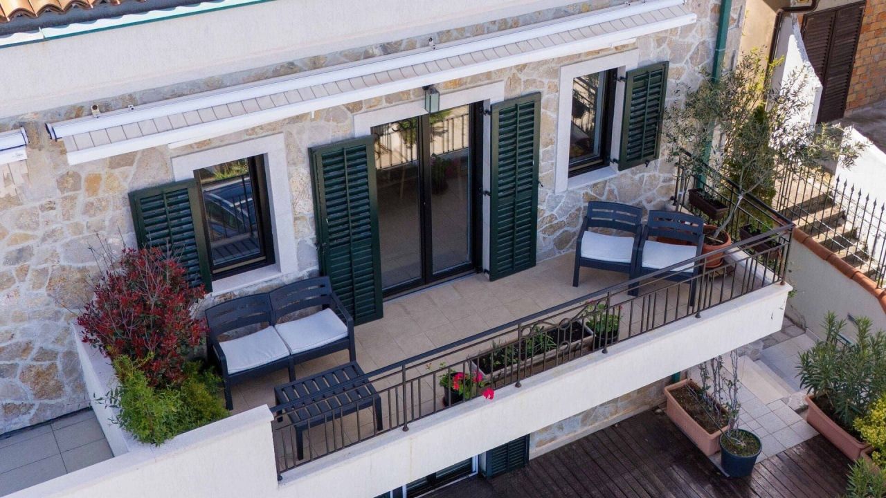 Апартаменты в Крашичах, Черногория, 122 м² - фото 1