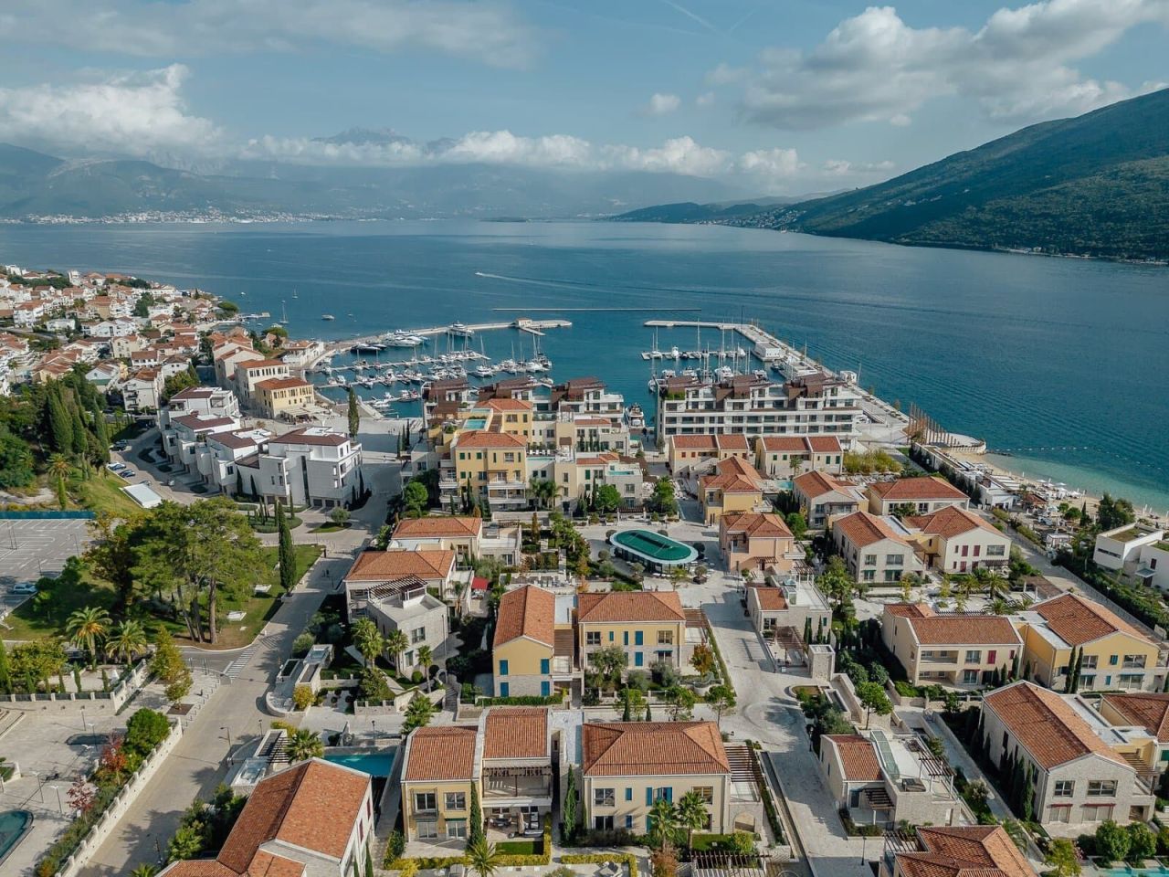 Апартаменты в Херцег-Нови, Черногория, 382 м² - фото 2