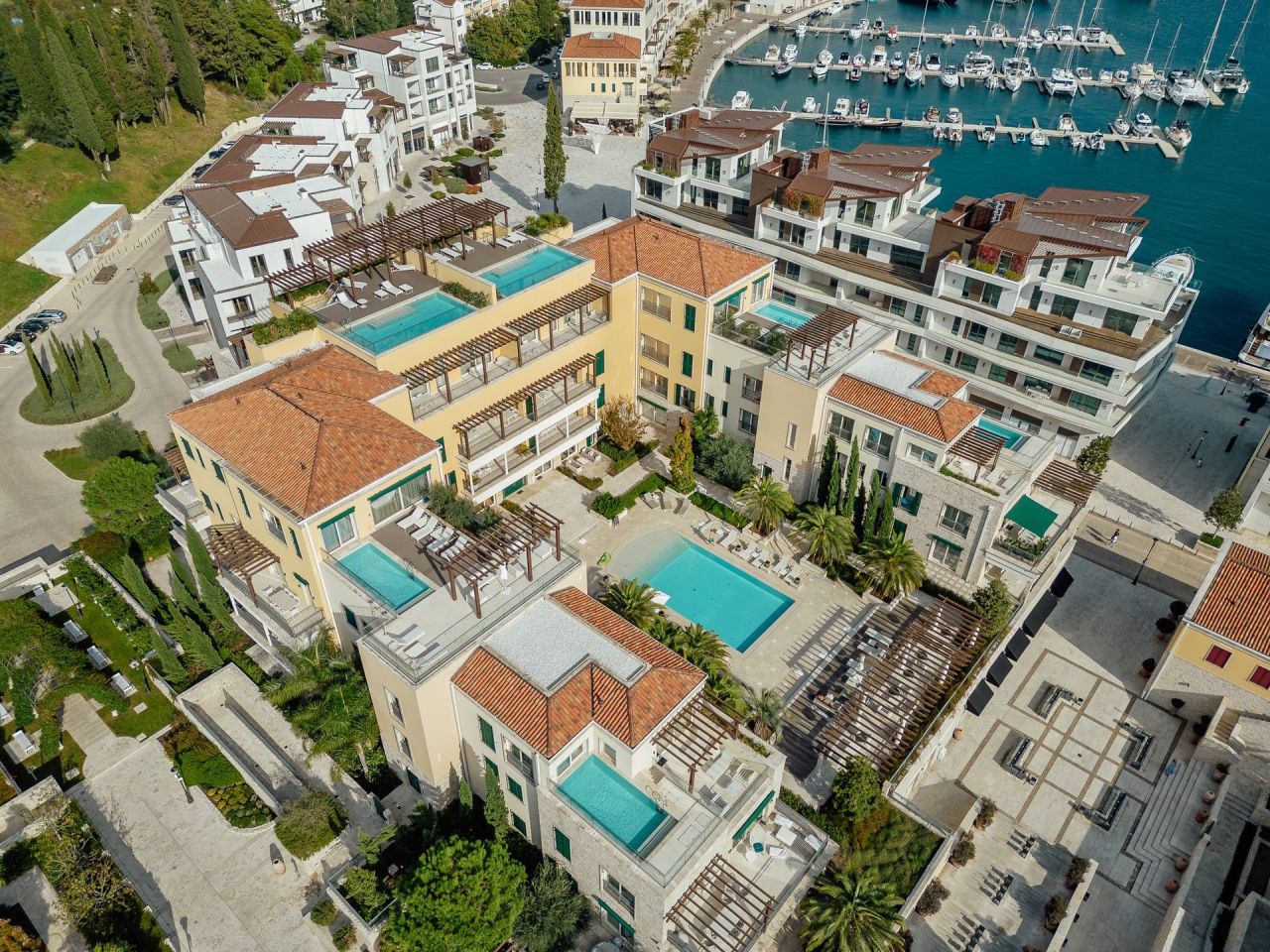 Апартаменты в Херцег-Нови, Черногория, 290 м² - фото 2