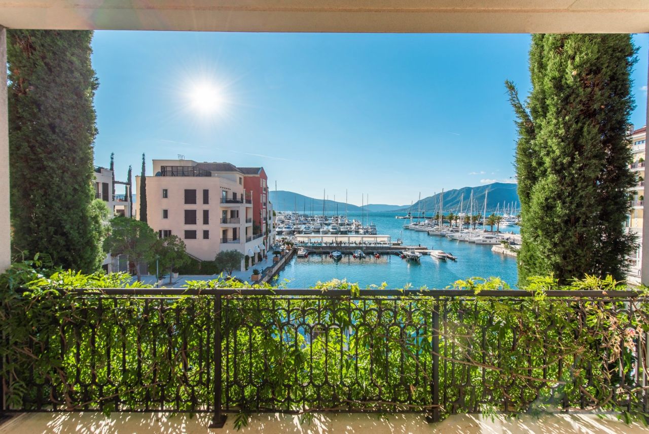 Апартаменты в Тивате, Черногория, 152 м² - фото 2