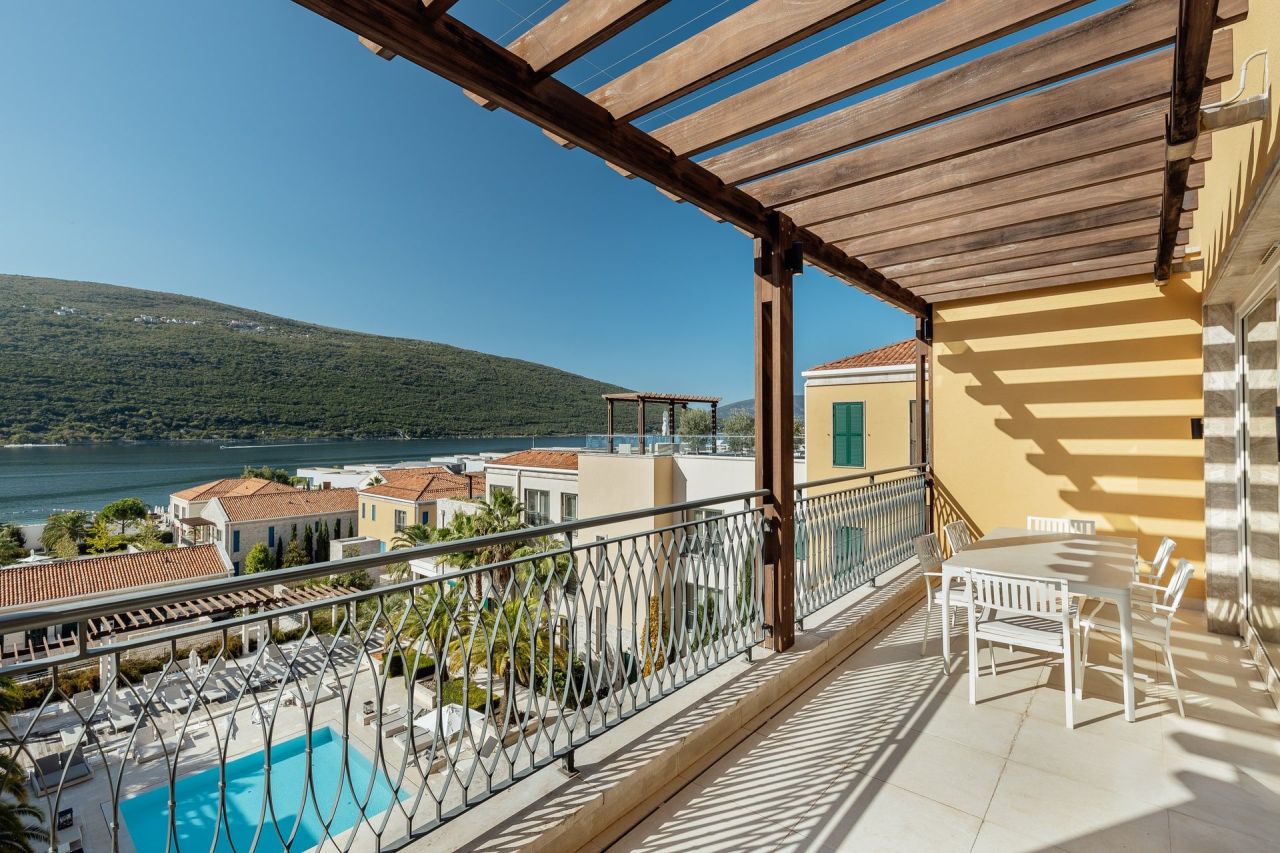 Апартаменты в Херцег-Нови, Черногория, 290 м² - фото 3