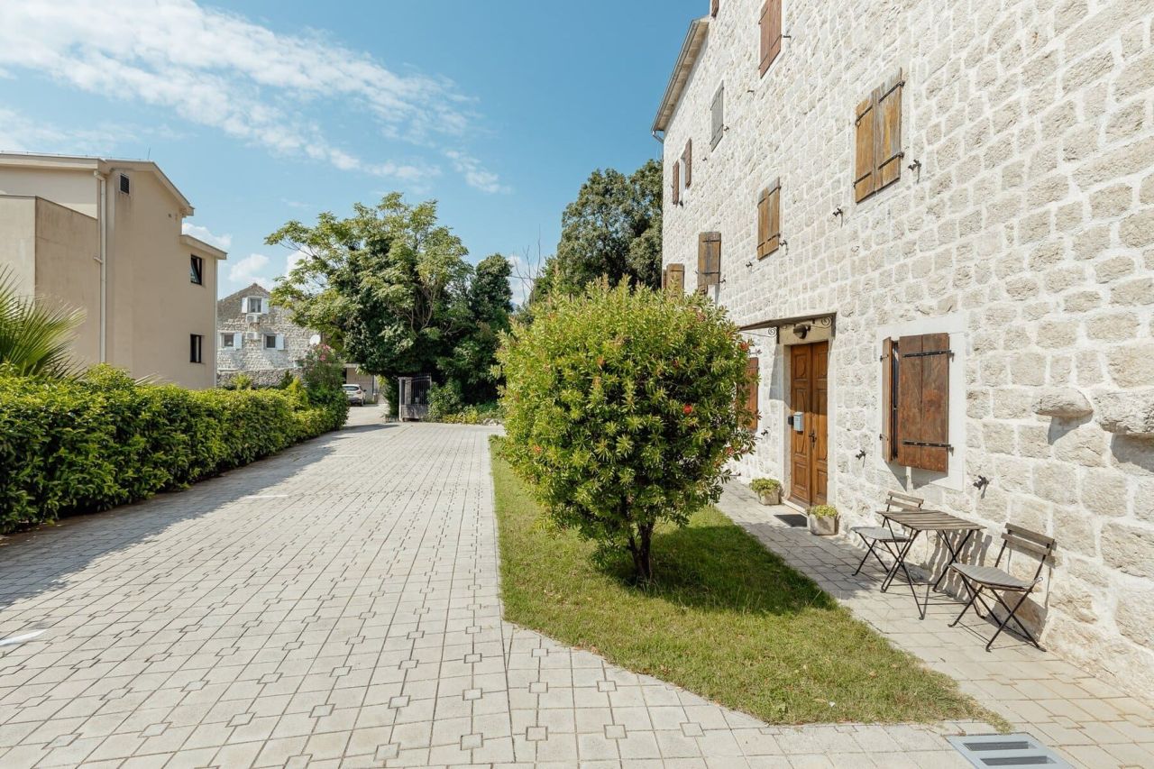 Апартаменты в Доброте, Черногория, 82 м² - фото 4
