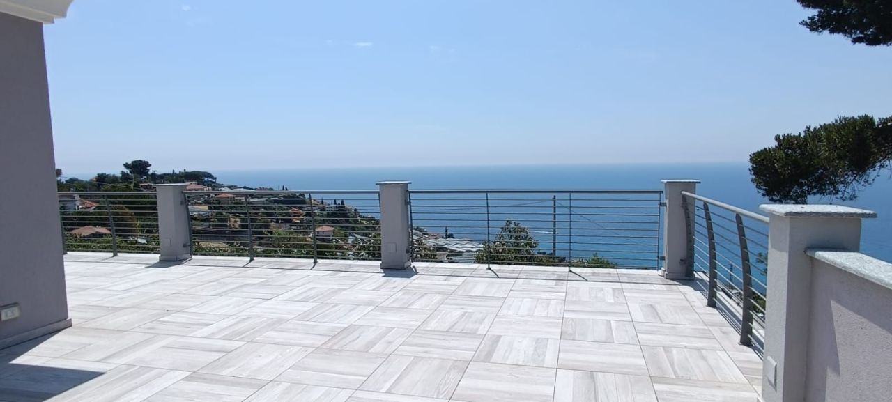 Вилла в Сан-Ремо, Италия, 220 м² - фото 2