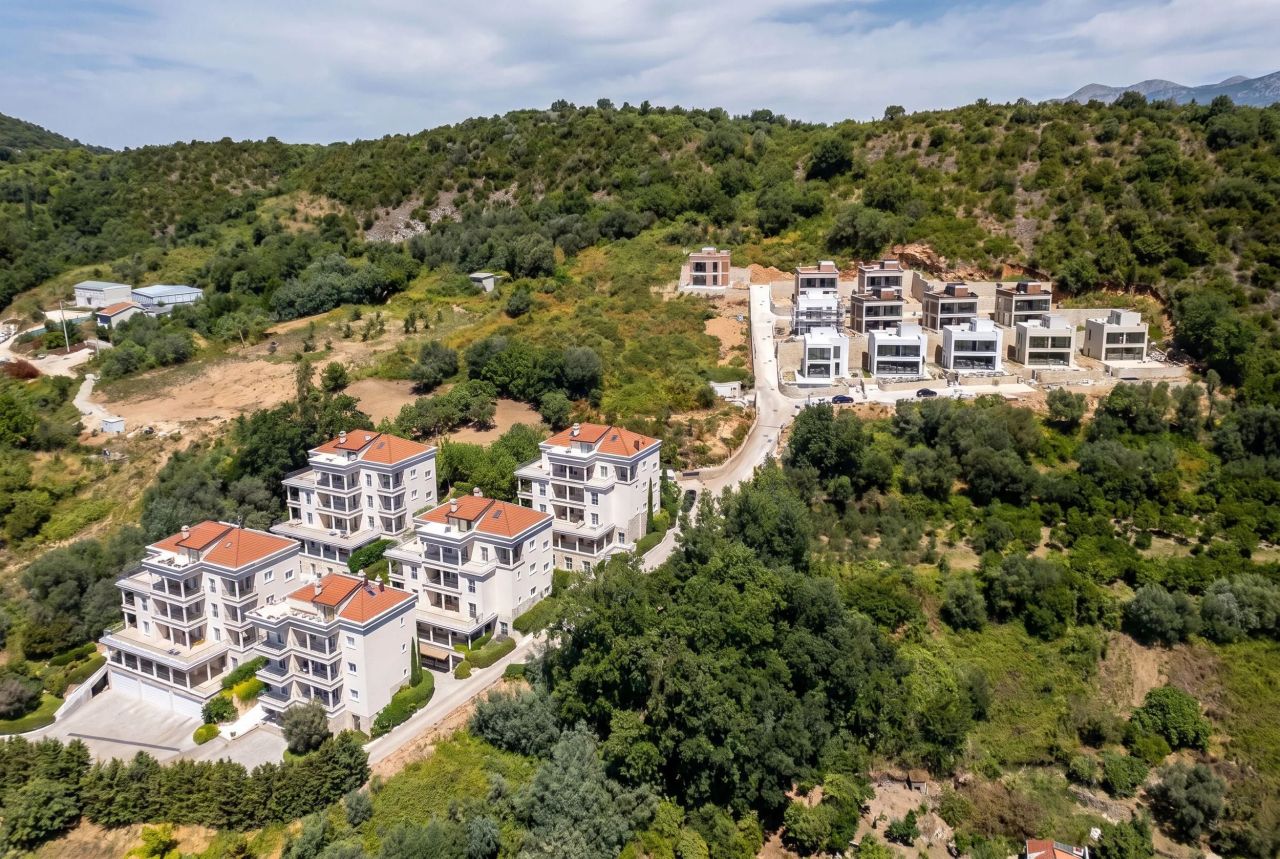 Дом в Херцег-Нови, Черногория, 308 м² - фото 2