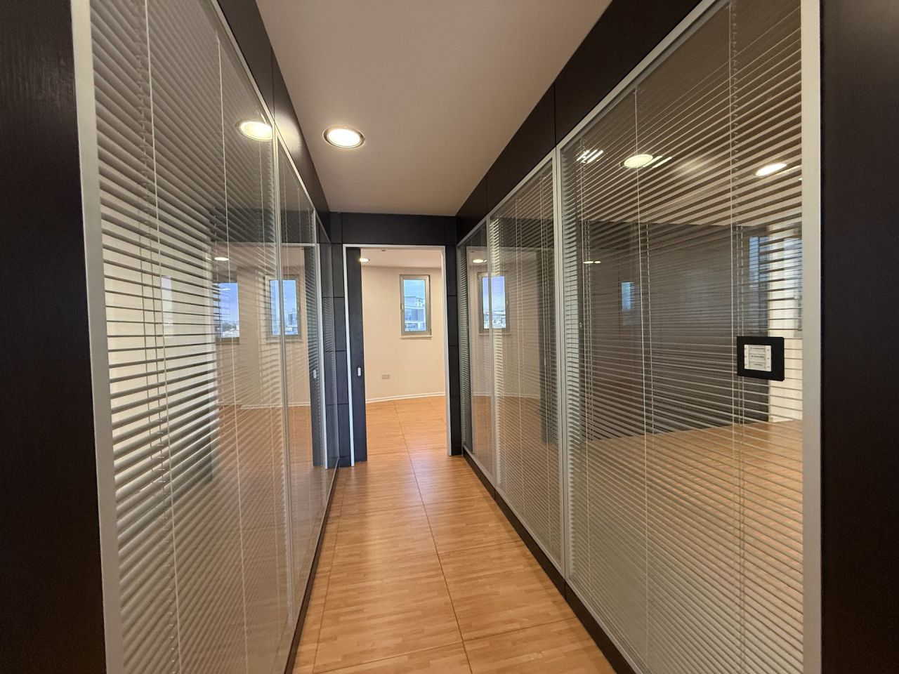 Офис в Айос-Атанасиосе, Кипр, 300 м² - фото 2