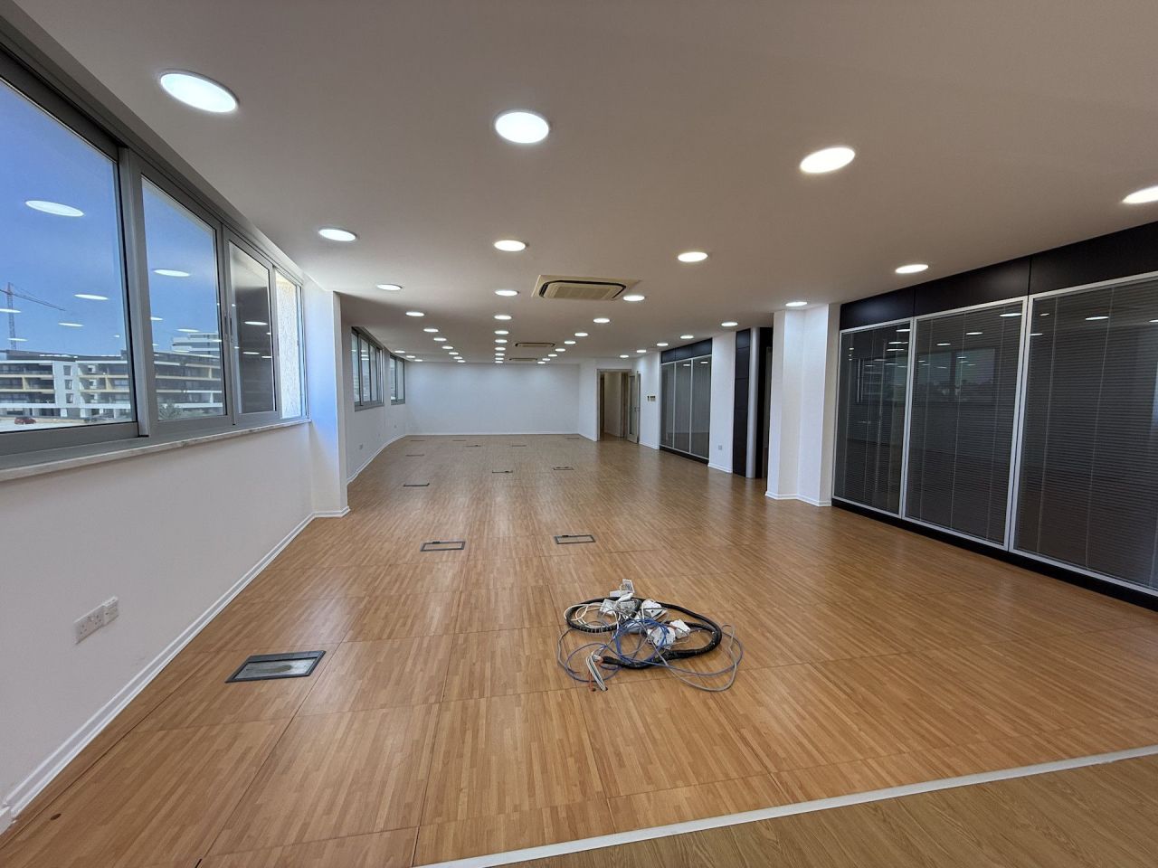 Офис в Айос-Атанасиосе, Кипр, 300 м² - фото 3