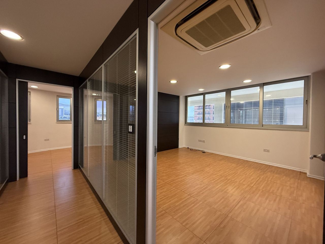 Офис в Айос-Атанасиосе, Кипр, 300 м² - фото 4