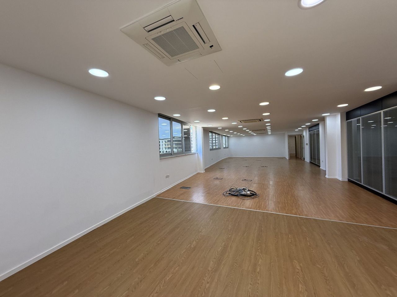 Офис в Айос-Атанасиосе, Кипр, 300 м² - фото 8