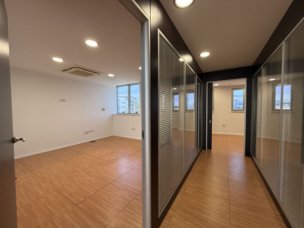 Офис в Айос-Атанасиосе, Кипр, 300 м² - фото 9