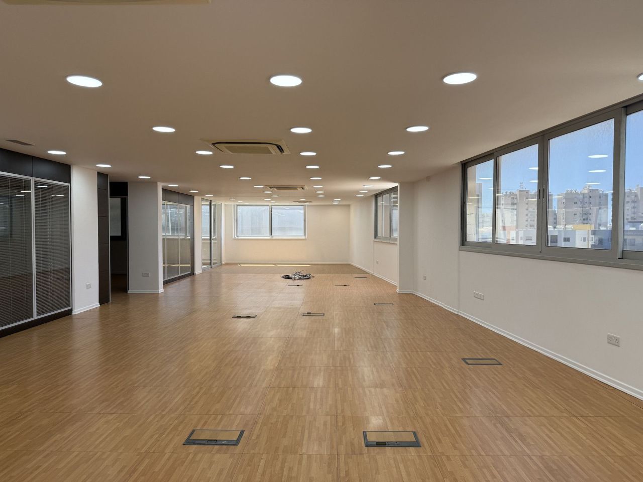 Офис в Айос-Атанасиосе, Кипр, 300 м² - фото 13