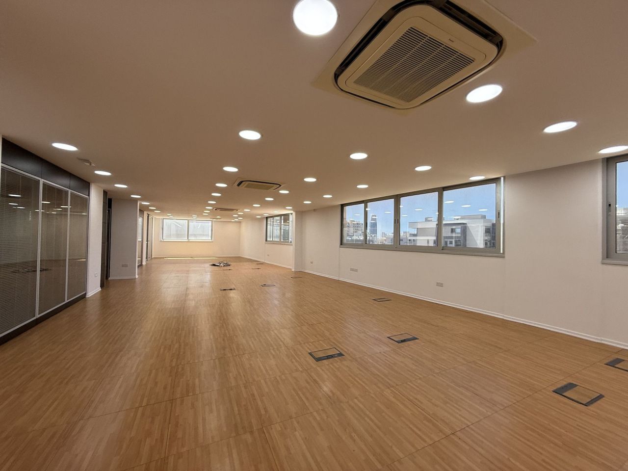 Офис в Айос-Атанасиосе, Кипр, 300 м² - фото 15