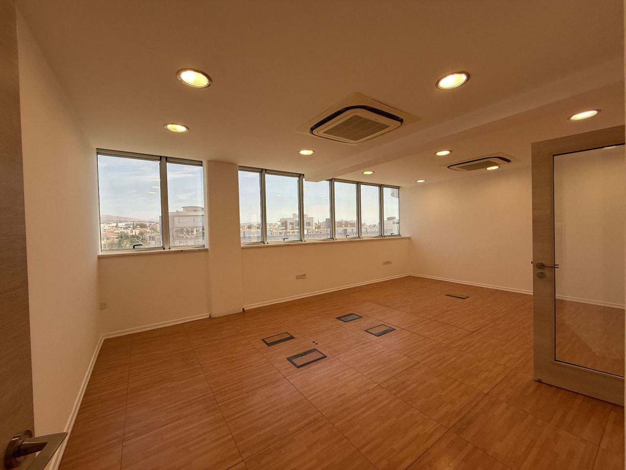 Офис в Айос-Атанасиосе, Кипр, 300 м² - фото 16
