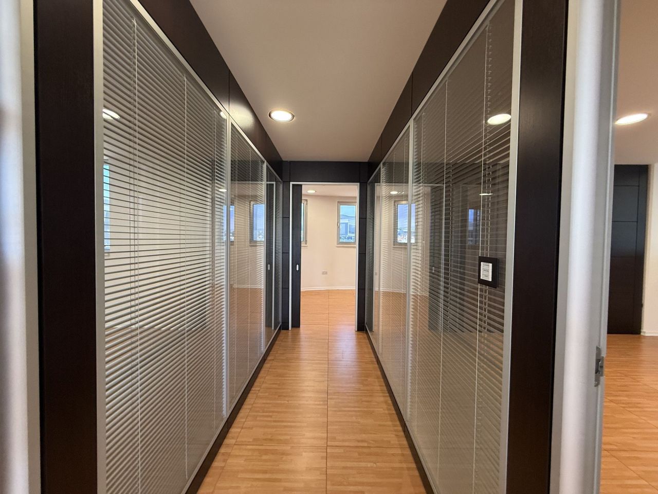 Офис в Айос-Атанасиосе, Кипр, 300 м² - фото 17