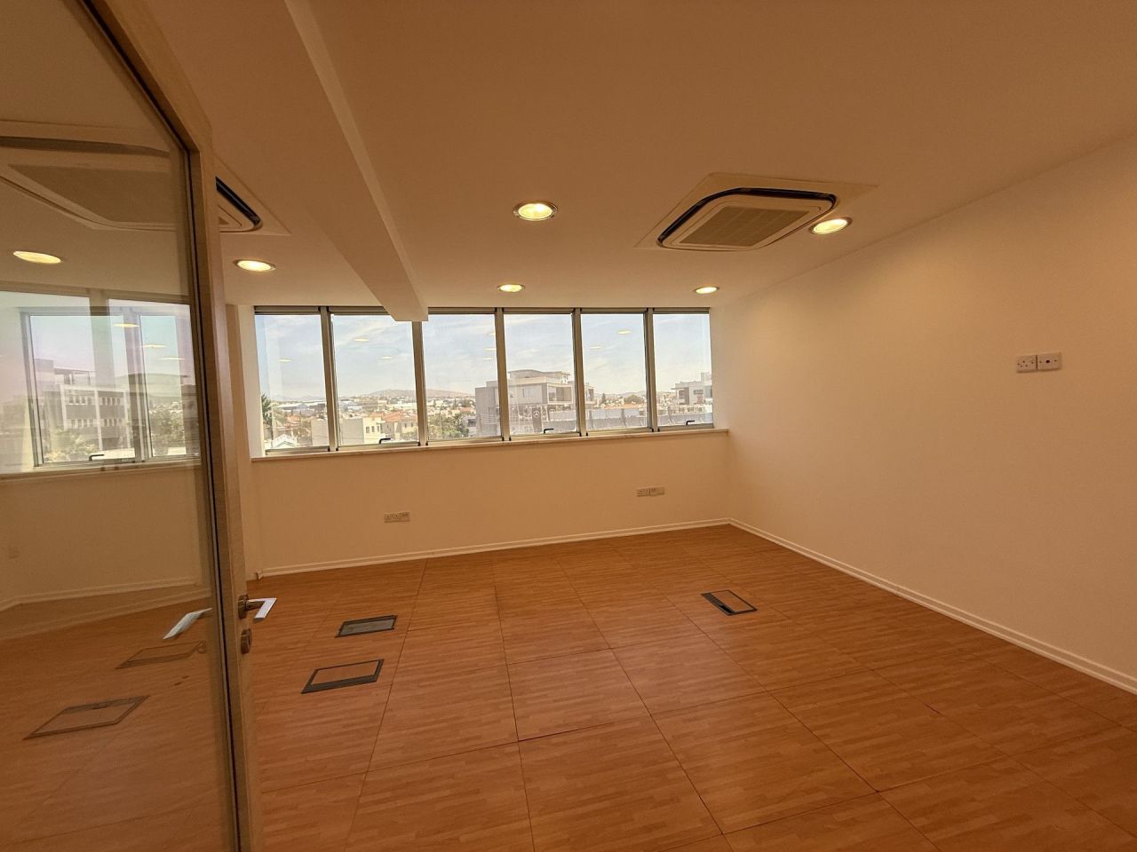 Офис в Айос-Атанасиосе, Кипр, 300 м² - фото 19