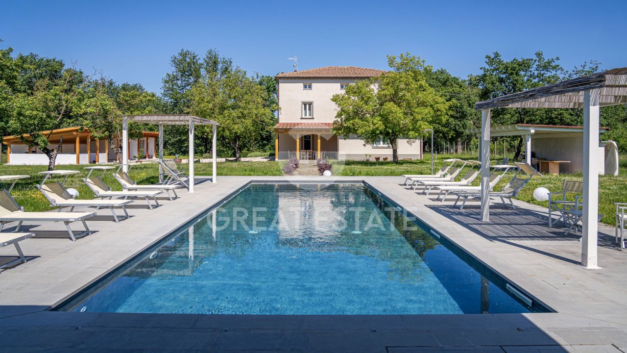 Дом в Террануова-Браччолини, Италия, 300 м² - фото 1