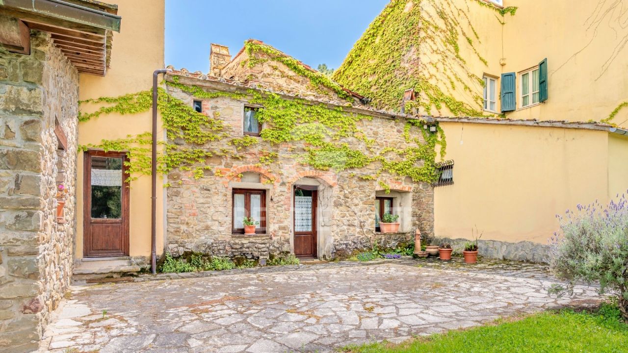 Дом в Ареццо, Италия, 1 500 м² - фото 9