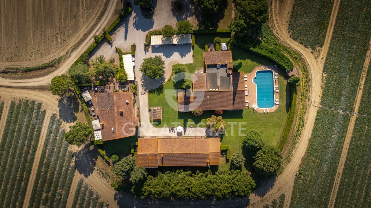 Дом в Деруте, Италия, 1 511.8 м² - фото 2