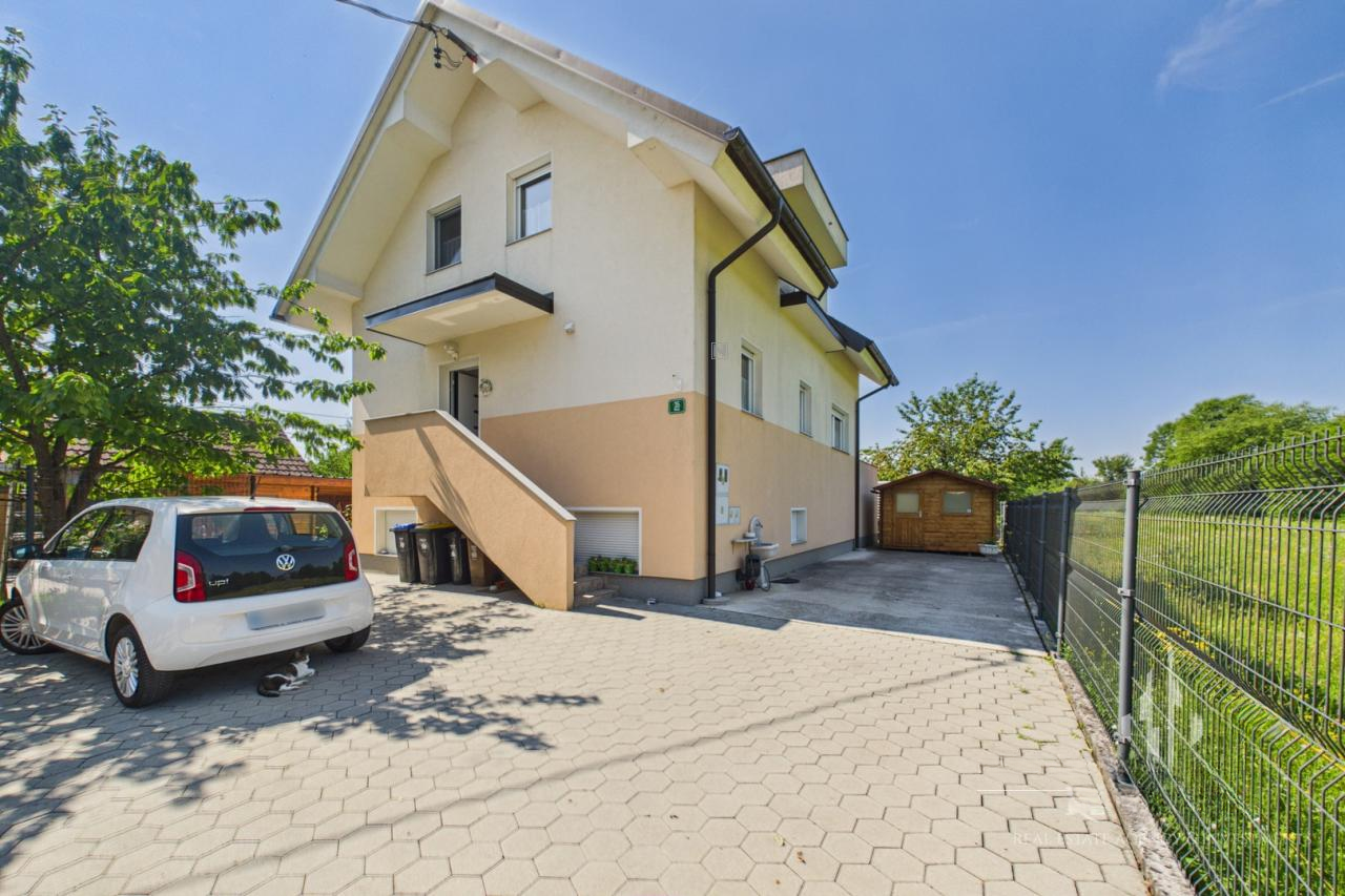 Дом в Любляне, Словения, 244 м² - фото 1